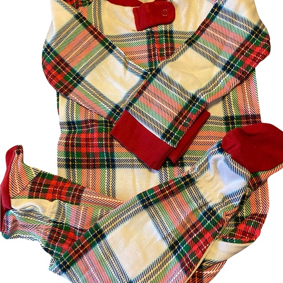 Wondershop Other - Plaid Holiday Pajama Sleep n play Set